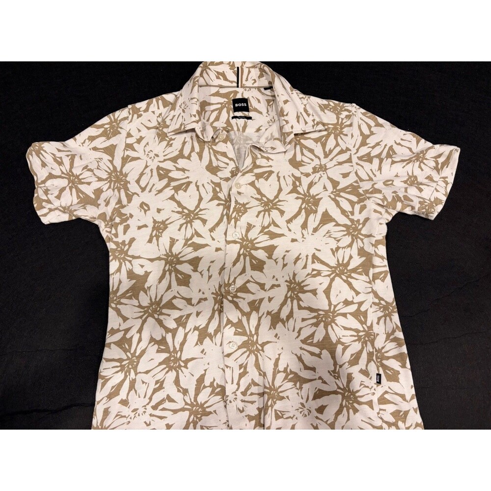 Boss Hugo Boss Men’s Button Short Sleeve Shirt Sz Med  Slim Fit Hawaiian Cream